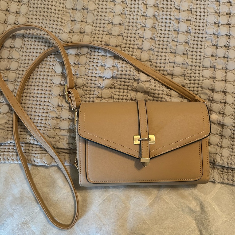 Elegant Tan Crossbody Bag